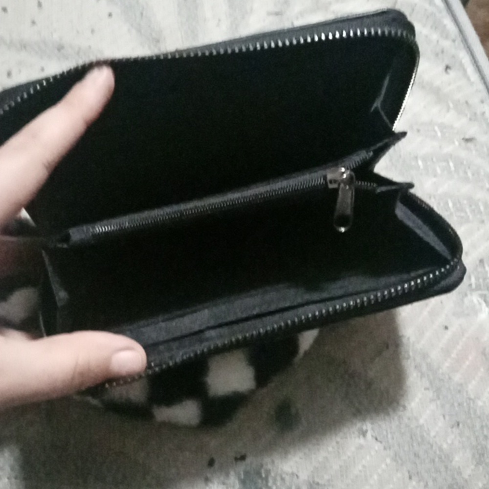 Checkered wallet. - Picture 4 of 4